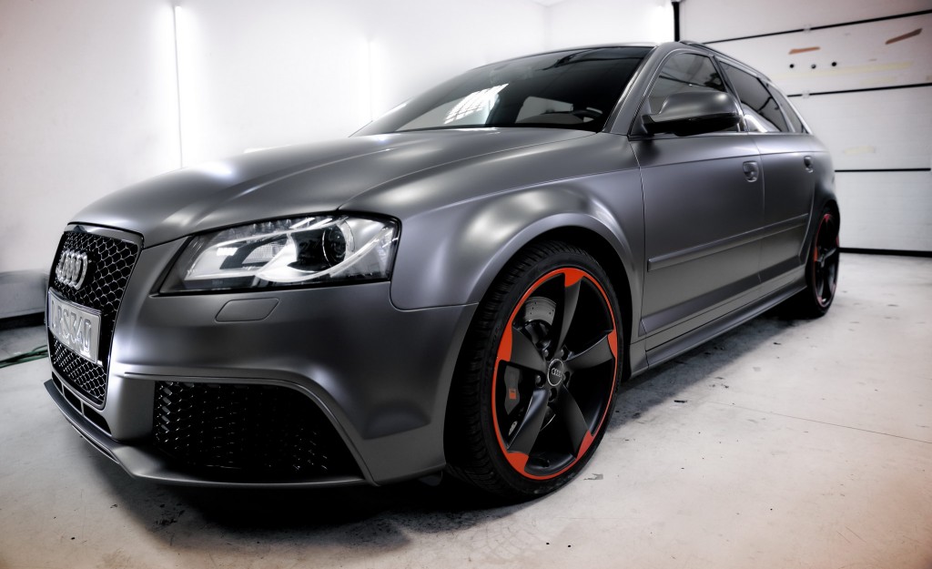Audi RS3 oklejony foli Satin Dark Grey z palety firmy 3M - najmodniejszy kolor auta w tym sezonie - szara satyna - szary mat