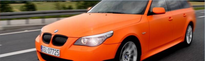 oklejanie samochodu BMW 5 pomaraczowy mat, zmiana koloru