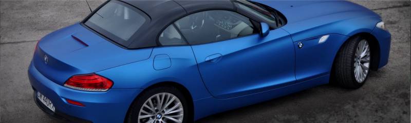 oklejanie samochodu BMW z4 foli niebieski mat z palety 3M