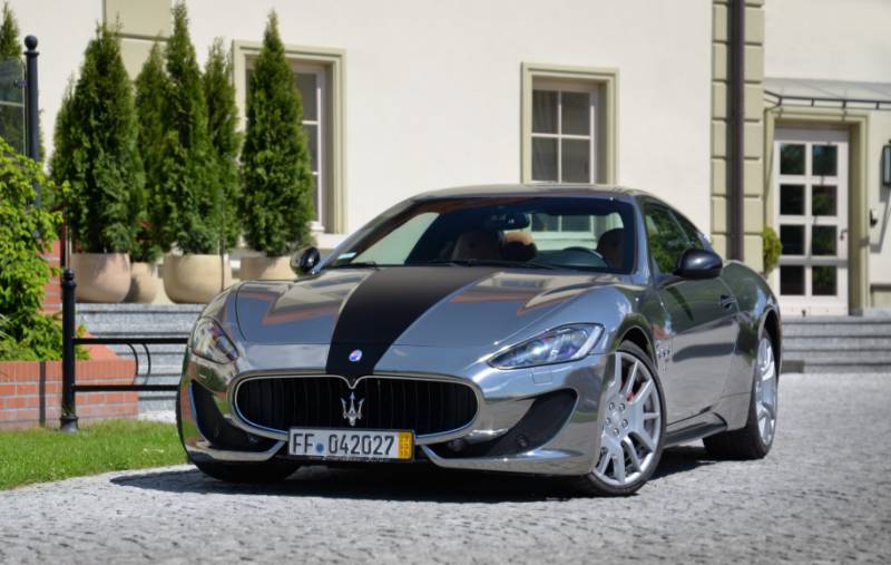 Maserati GT Sport oklejone foli czarny chrom Avery Conform Black Chrome - zmiana koloru auta