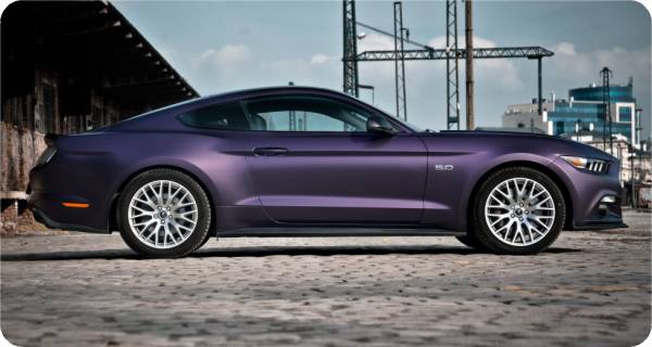 Zmiana koloru samochodu Ford Mustang GT w kolorze Matt Midnght Purple z palety PWF CC-4083