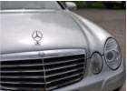 Oklejanie samochodów Mercedes E srebrny metalik - folia na lakier