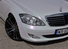 Oklejanie samochodów Mercedes S - biała perła variochrome