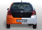 Oklejanie samochodów Toyota Yaris, biała perła variochrome + skóra aligatora + pomarańczowy mat